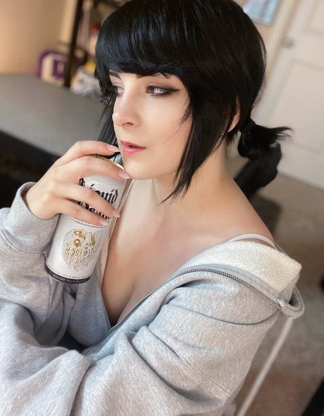 Hiso Neko naked actress images