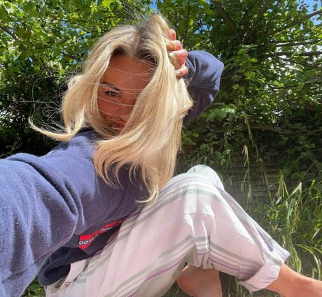 Ailish Morrison model naked picture