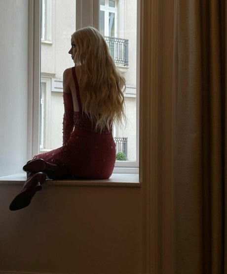 Anya Taylor Joy model sexy pics