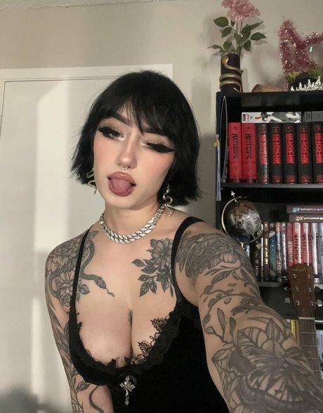 Redroomromance star hot img