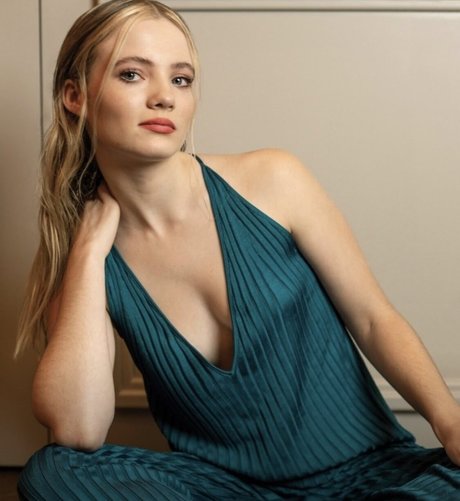 Freya Allan top actress photos