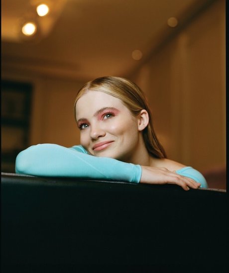 Freya Allan nude star pic