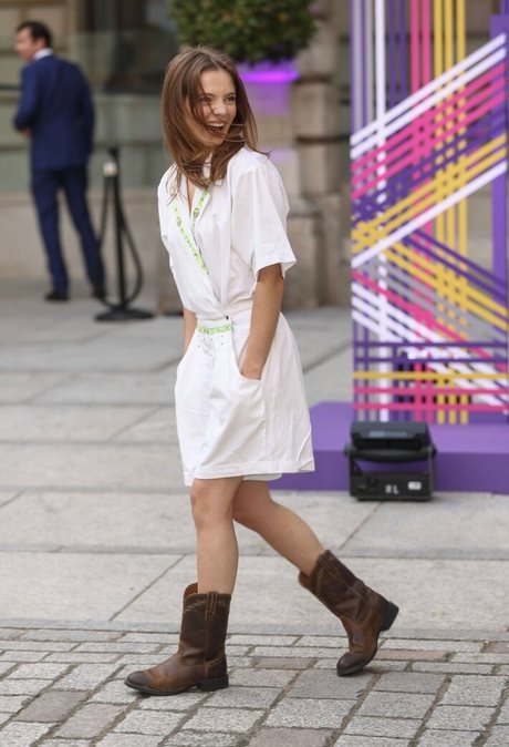 Freya Allan beautiful actress img