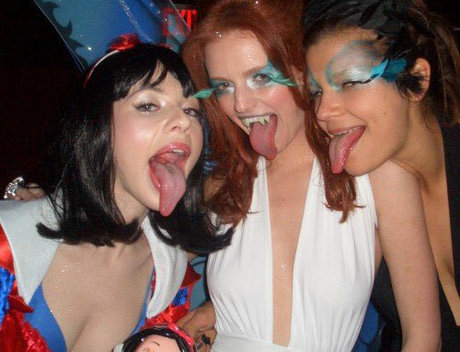 Michelle Trachtenberg adult actress pictures