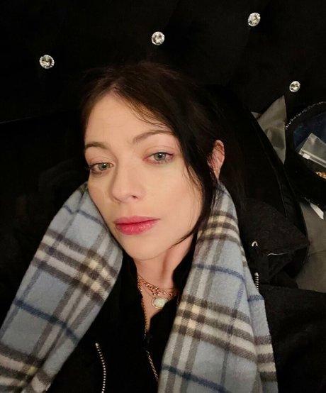 Michelle Trachtenberg model hd image