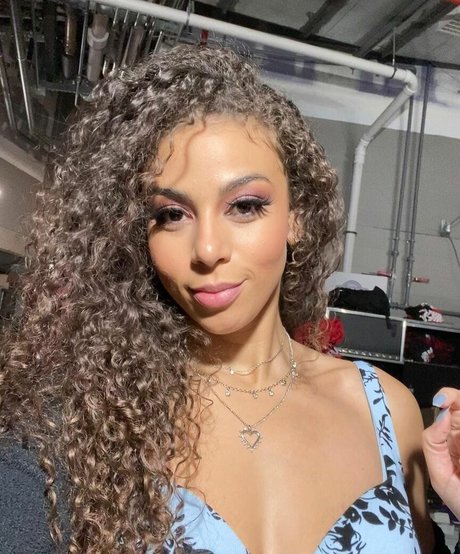 Samantha Irvin nude model pictures