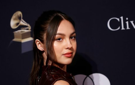 Olivia Rodrigo model pretty galleries