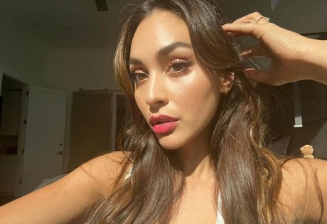 Lindsey Morgan erotic star pictures
