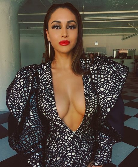Lindsey Morgan naked actress photo