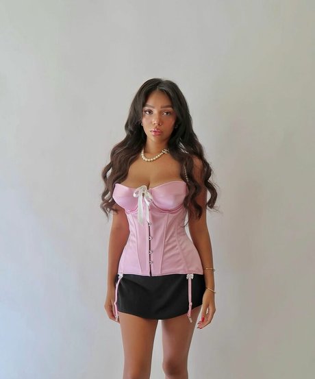 Daphne Blunt porn actress img