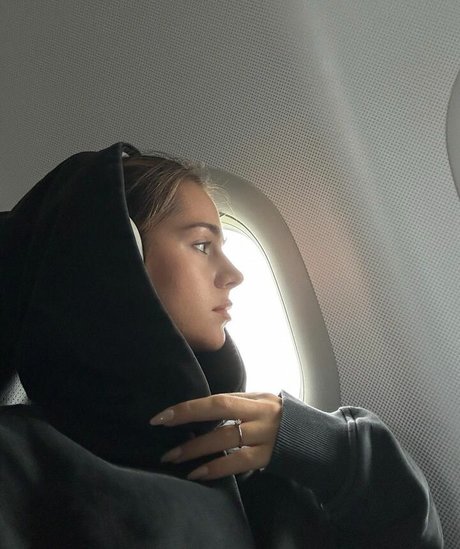 Jessy Hartel naked model pic