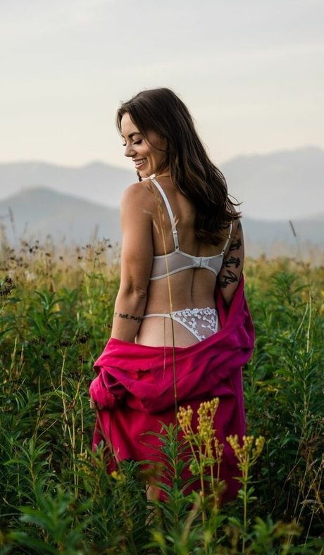 Maddison Noel beautiful star images