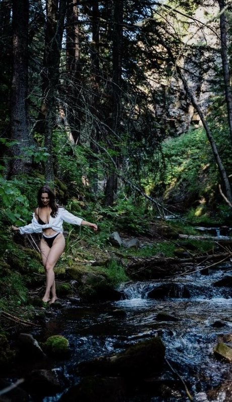 Maddison Noel model art img