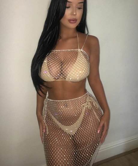 Elizabeth Georgina model adult pic