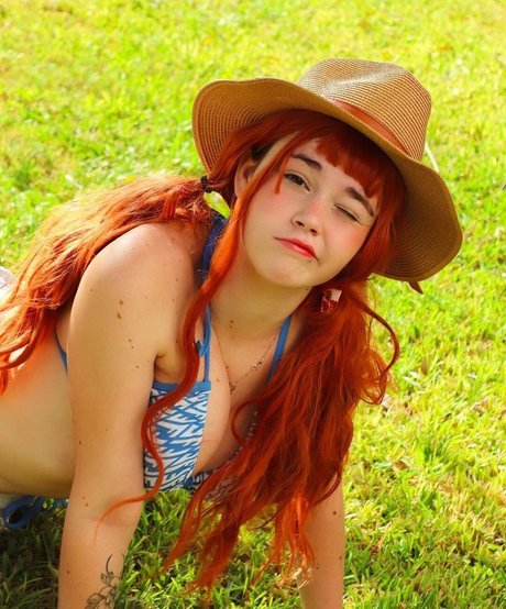 emquizii nice actress photos