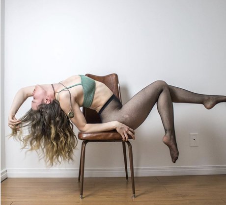 onesweetbee star exclusive photo