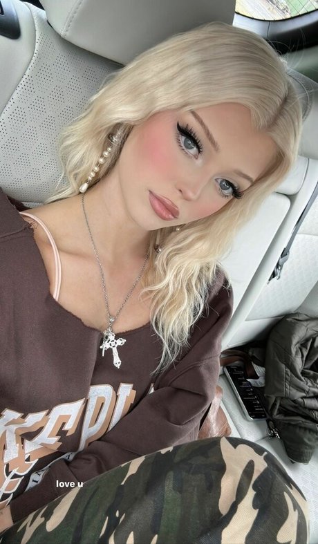 Loren Gray sexy actress pic