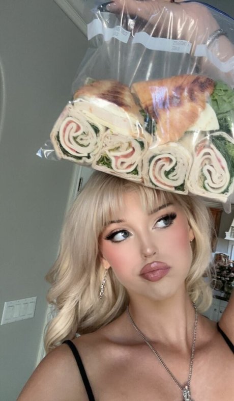 Loren Gray naked model picture