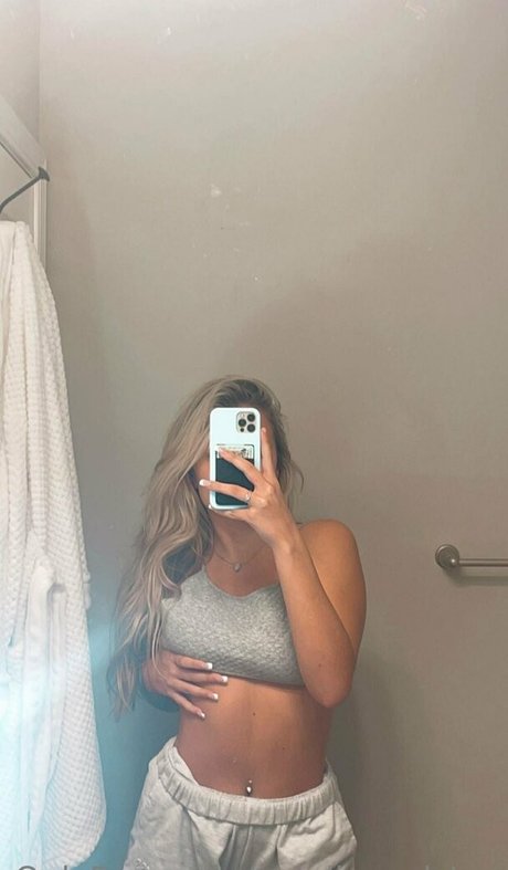 carolinecolston star pornographic pic