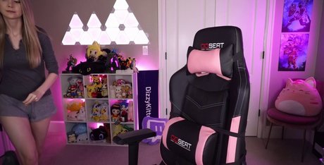 Dizzykitten star naked images