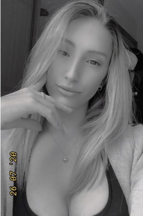 Caitlin Beevers porn model img