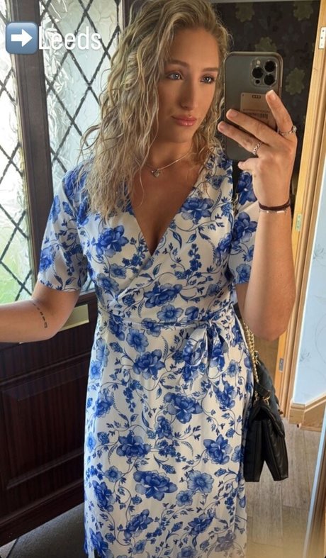 Caitlin Beevers adult model images