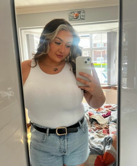 chelsea leigh free actress pic