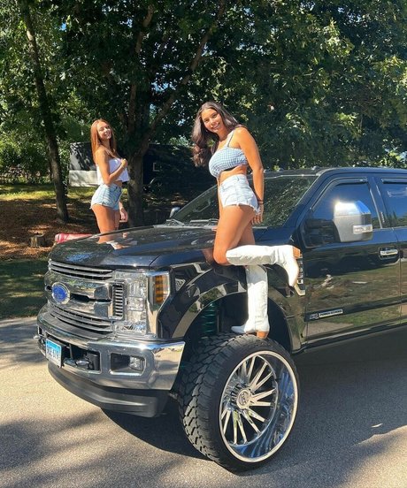 Nicole Fatone model nude images