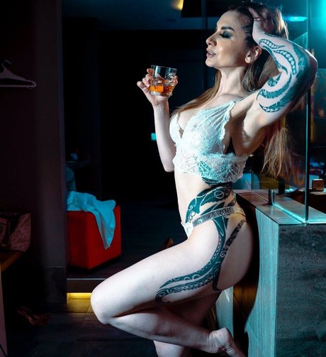 Ingrid Brans model hot pics