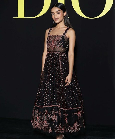 Rachel Zegler model free pics