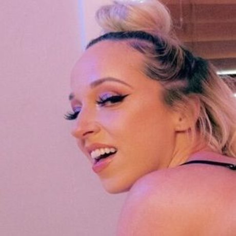 Jadastevens420 nude pornstar image