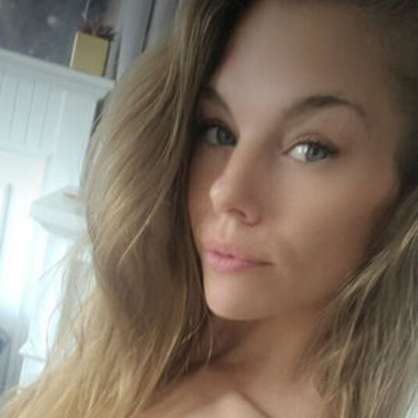 Ni cola 4u model sex photo