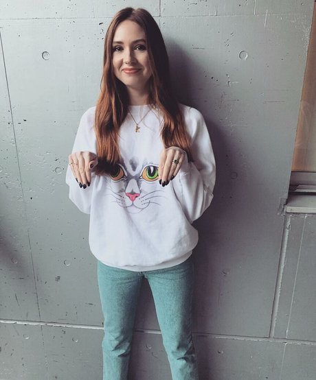 Karen Gillan pretty star gallery