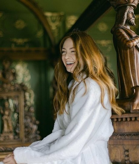 Karen Gillan model naked images