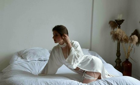 stormibee naked actress galleries