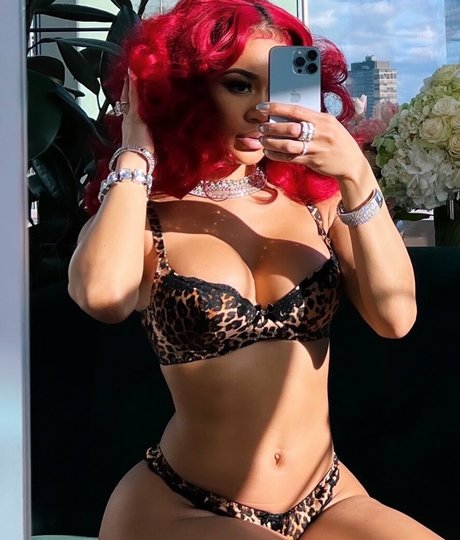 Saweetie star picture