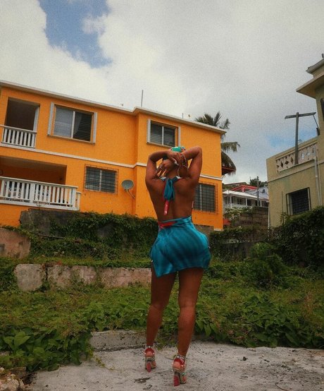 Saweetie sex model picture