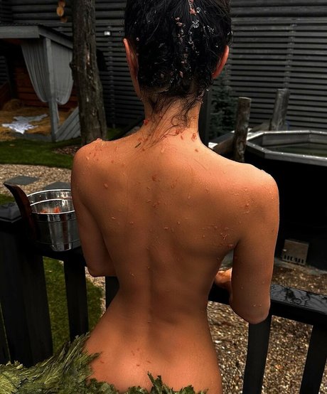 mira nowhere free model pic