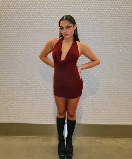 Avani Gregg nude model pic