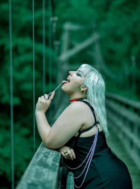 lvngdedgrl sex star pictures