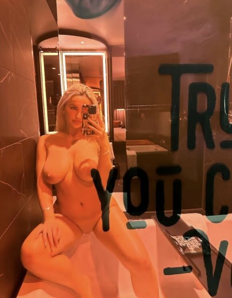 Vee Campbell pornstar nude image