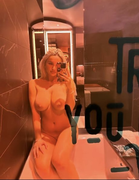 Vee Campbell hd pornstar photos