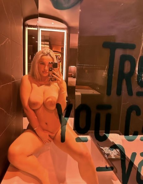 Vee Campbell free pornstar img