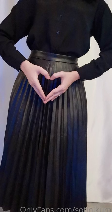 Oniksiya Sofinikum art actress galleries