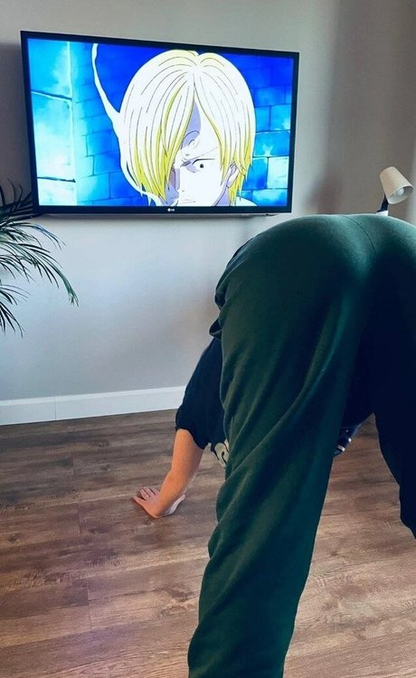 Oniksiya Sofinikum nude actress picture