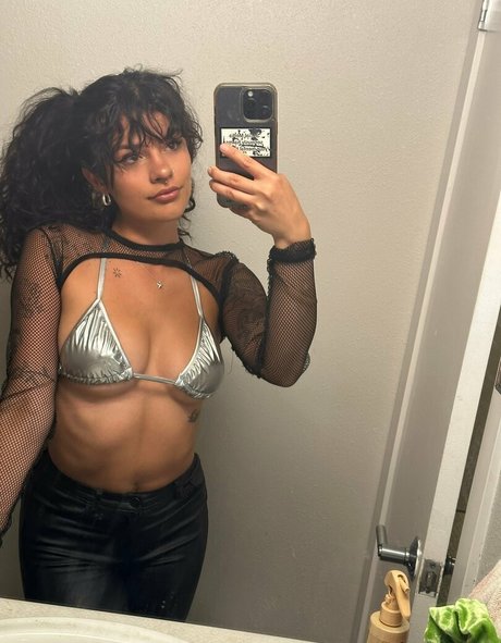 issameg pornstar perfect photo