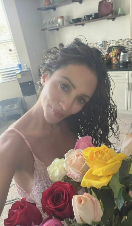 ariellaferrera star art picture