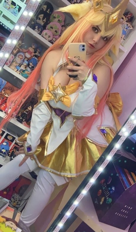 Punk Macarroni pretty model pic