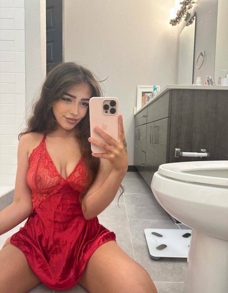 Sierra Rain adult model pic