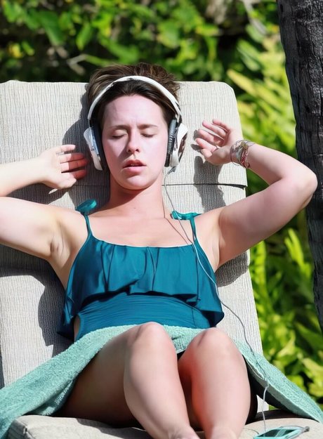 Jennifer Love Hewitt nudes model archive